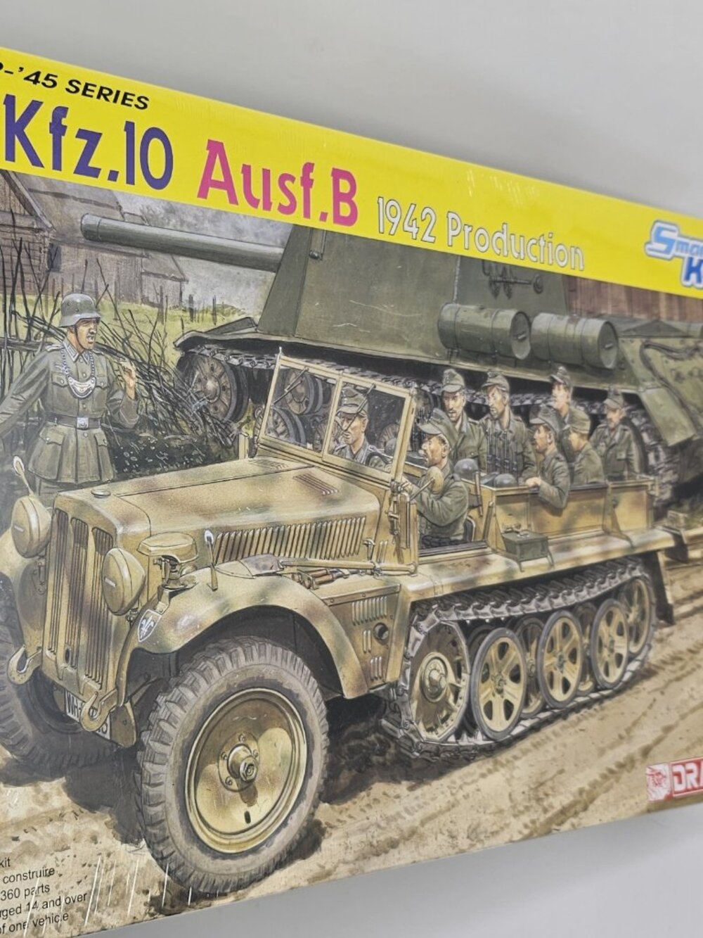 SEALED Dragon Sd.Kfz.10 Ausf.B 1942 Production 1:35 Smart Kit Model Kit